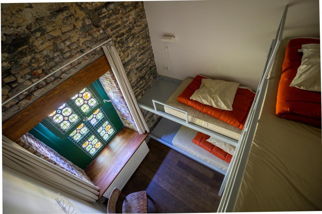 Kleines Privatzimmer mit 3 Betten (Etagenbett für 3 Personen)