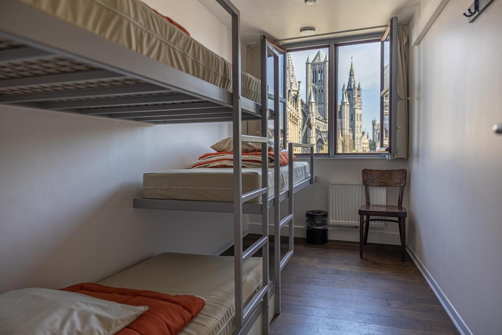 Kleines Privatzimmer mit 3 Betten und besonderer Aussicht
