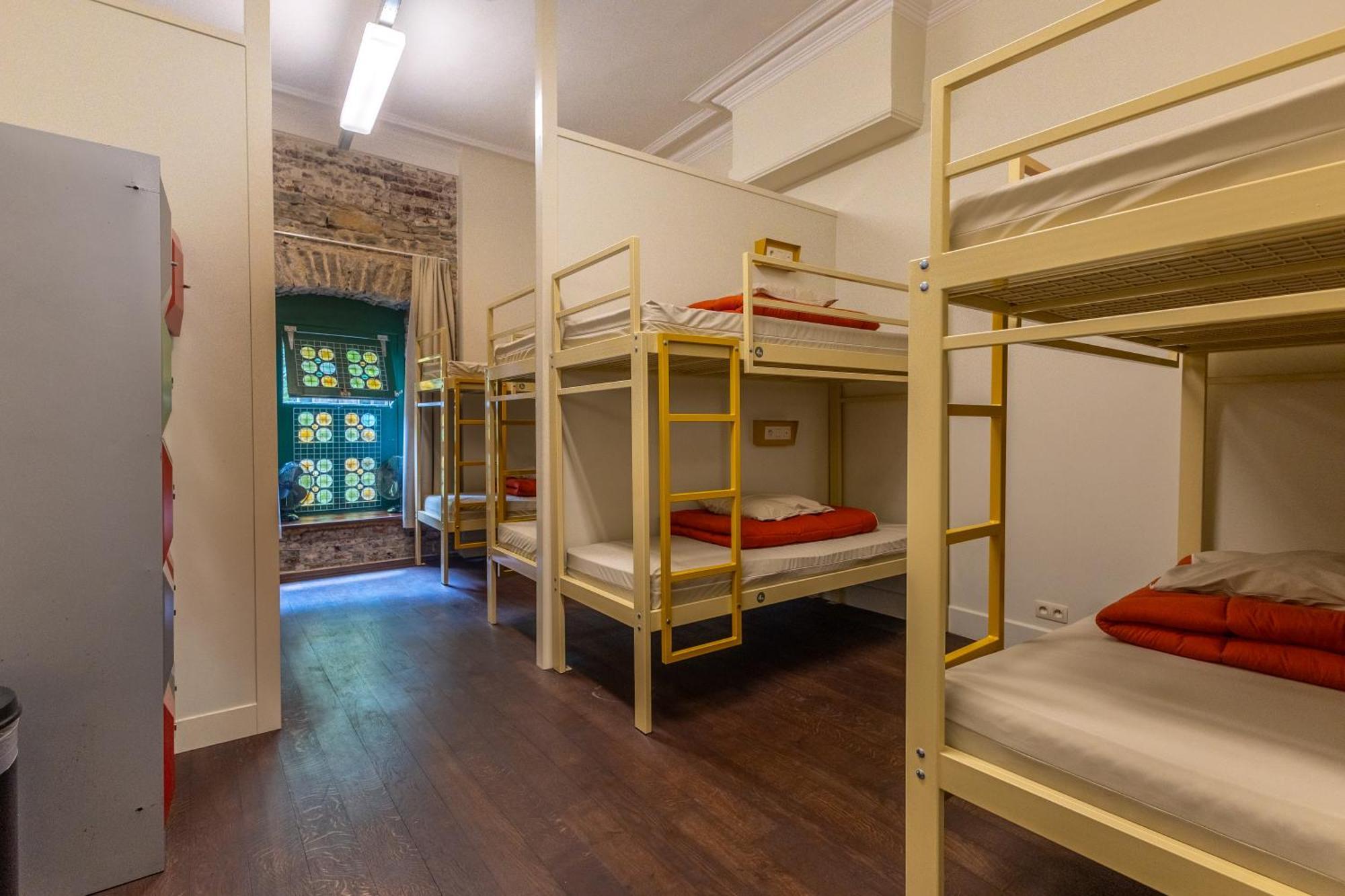Bett im gemischten Schlafsaal mit 10 Betten